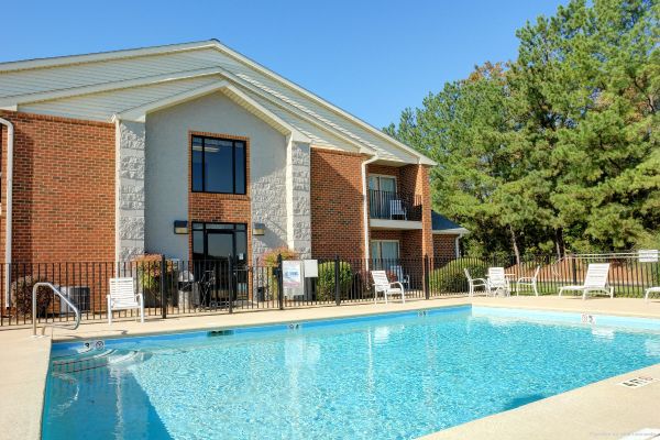 MAGNUSON HOTEL ON THE LAKE-CLARKSVILLE (Clarksville)